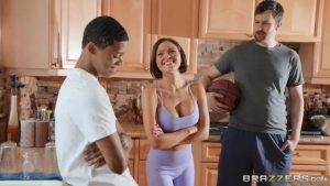 Brazzers Mädchen hat große Möpse und liebt es, wenn ihr Hintern gefickt wird – PornhubPremium