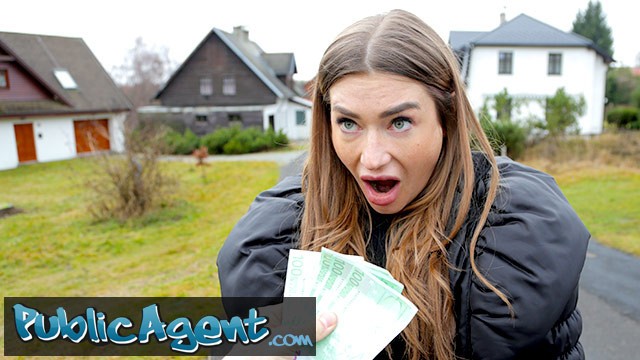 Public Agent Teen Babe bezahlt, um einen Blowjob zu geben, bevor sie einen Schwanz reitet