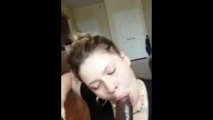 Zwei Latinas werden von einem großen schwarzen Schwanz gefickt und blasen