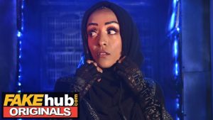 Fakehub ebony MILF mit riesigen Titten bekommt nach der Hämmersitzung einen creampie